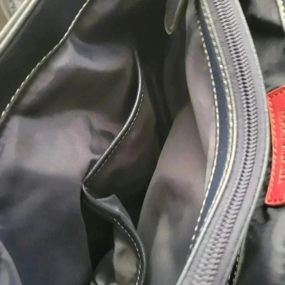 Tommy Hilfiger sholder Purse NWOT - Picture 6 of 8